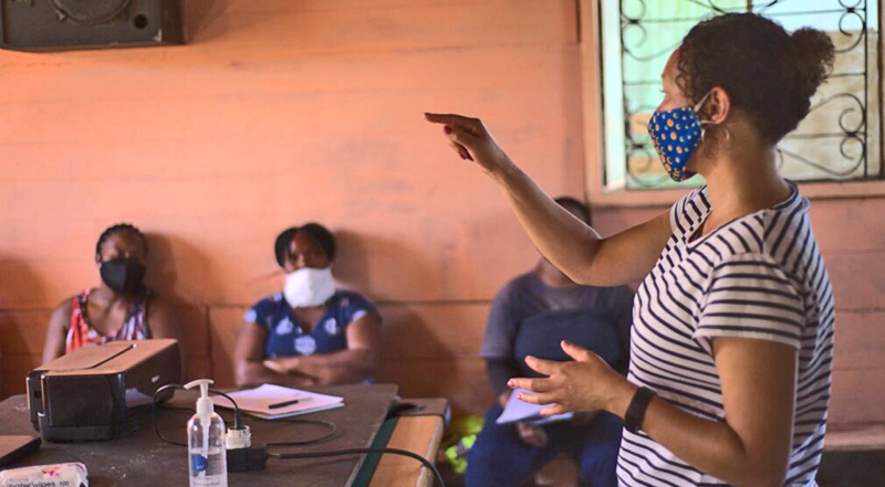 Zonke facilitator Ellen Fischat leads an entrepreneurship course for female business owners in Khayelitsha, Cape Town